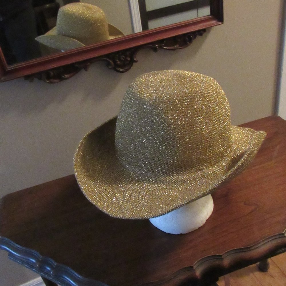 GOLD WESTERN STYLE SUMMER HAT. MED. NWOT